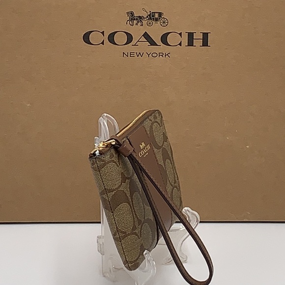 COACH Corner Zip Wristlet In Signature Canvas - Picture 13 of 16